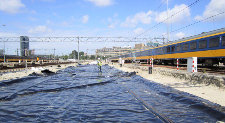 LDPE folie onder het spoor, Den Haag