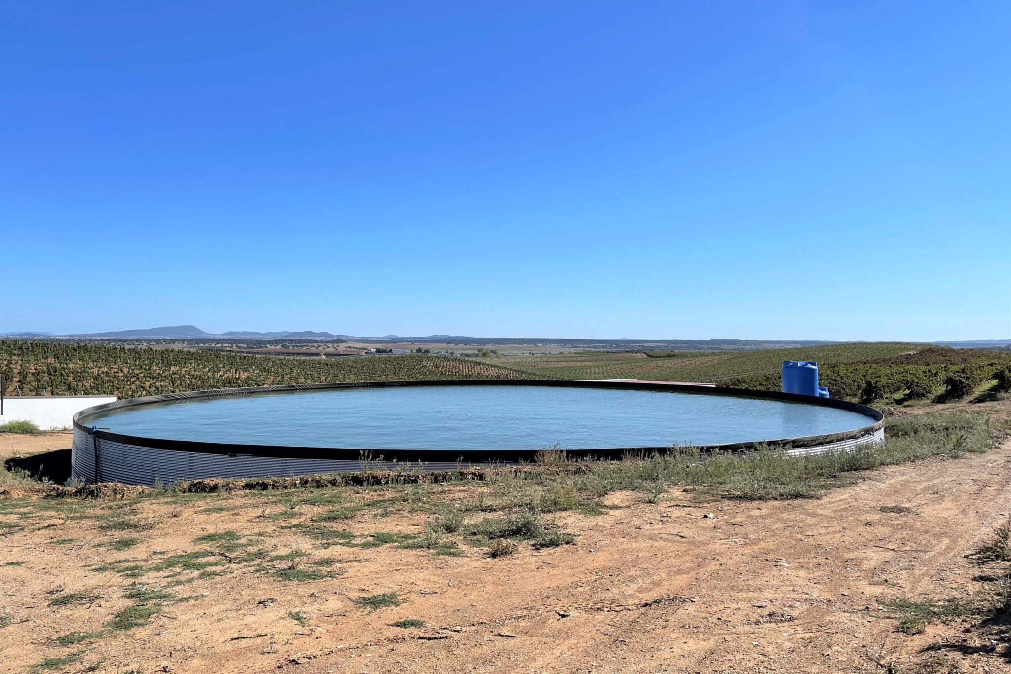 Two 1,7 million liter tanks for vines, almonds and olives, Portugal