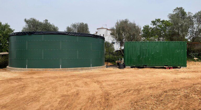 Fully coated water tank for vineyard, Portugal