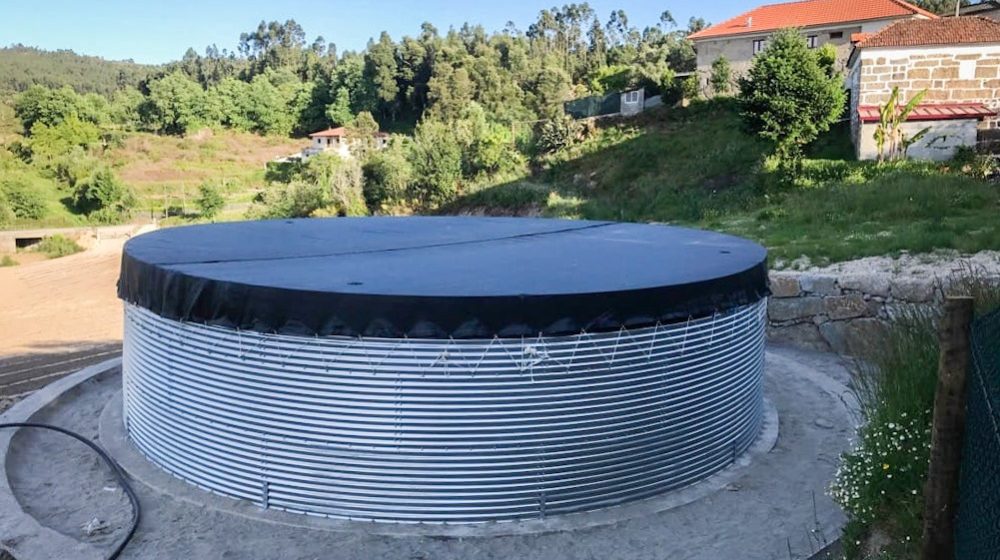 Water storage tank for a vineyard, Portugal