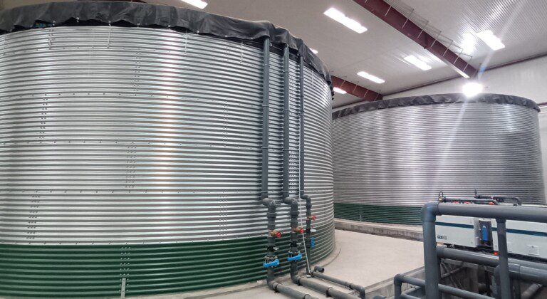 13 water tanks at a tomato greenhouse, China