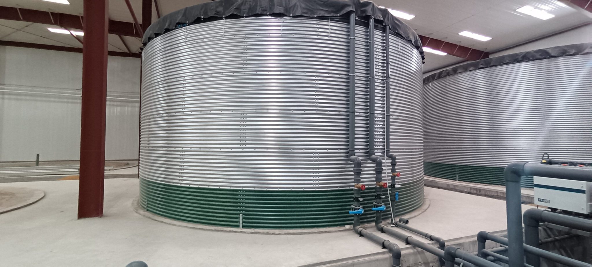 13 water tanks at a tomato greenhouse, China