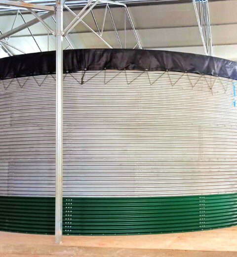 Water storage for lettuce and tomatoes, Benin