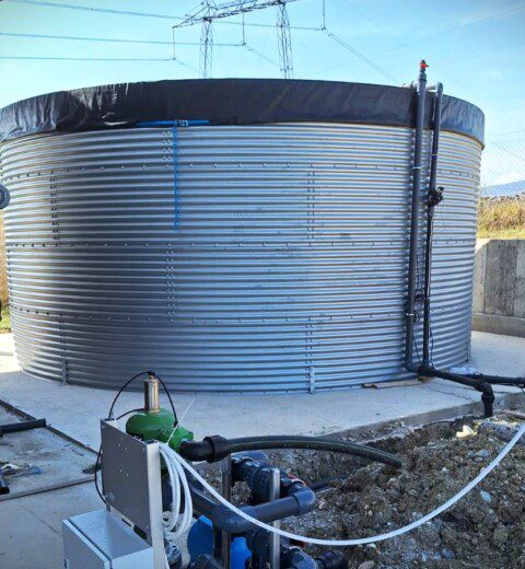 Water tank for walnut trees